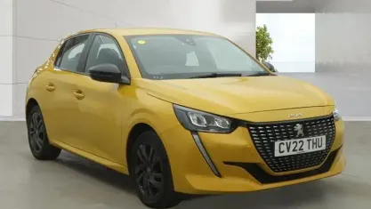 Used Peugeot 208 Active Premium 102 HP (75 kW) 2022 Yellow Hatchback