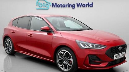 Begagnad Ford Focus ST-Line X 125 HK (91 kW) 2023 Röd Halvkombi