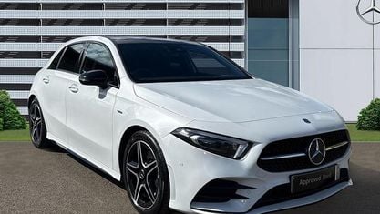 Begagnad Mercedes A250 AMG Line Premium Plus 224 HK (164 kW) 2022 Vit Halvkombi