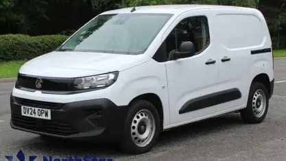Used Vauxhall Combo S 102 HP (75 kW) 2024 White MPV