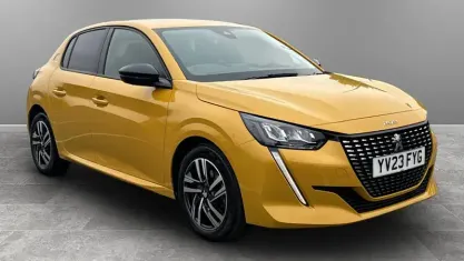 Używany Peugeot 208 Allure+ 102 KM (75 kW) 2023 Hatchback