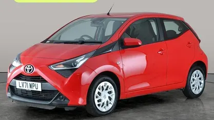 Used Toyota Aygo X-play 72 HP (52 kW) 2021 Hatchback