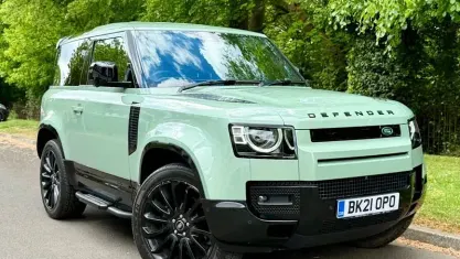Usado Land Rover Defender SE 200 CV (147 kW) 2021 Verde SUV