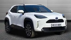 Pure white Used 2023 Toyota Yaris Hybrid Design SUV | £18,250 (Good price)