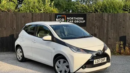 Used Toyota Aygo X-play 69 HP (50 kW) 2017 White Hatchback