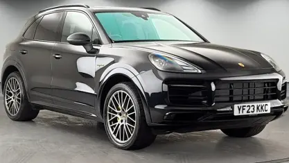 Begagnad Porsche Cayenne Platinum Edition 462 HK (339 kW) 2022 Svart SUV