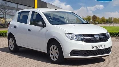 Używany Dacia Sandero Essentiel 90 KM (66 kW) 2019 Biały Hatchback