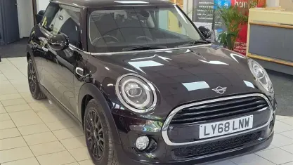 Usado Mini Cooper Hatch 136 HP (100 kW) 2018 Preto Citadino