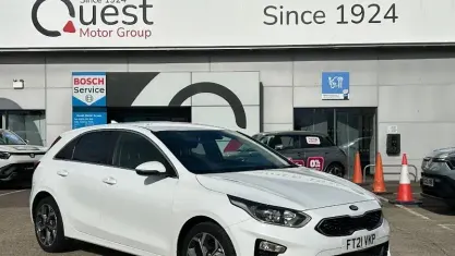 Begagnad Kia Ceed 136 HK (100 kW) 2021 Vit Halvkombi