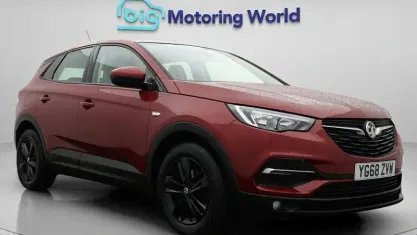 Używany Vauxhall Grandland X S 131 KM (96 kW) 2018 Czerwony SUV
