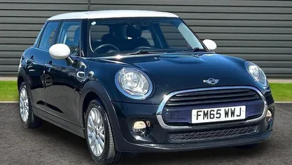 Begagnad Mini Cooper Hatch 136 HK (100 kW) 2016 Halvkombi