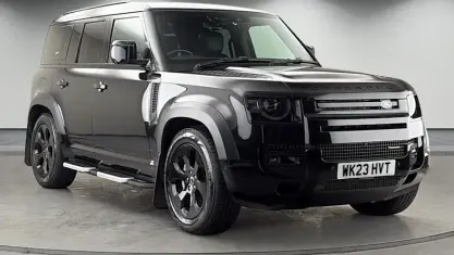 Używany Land Rover Defender HSE Dynamic 404 KM (297 kW) 2023 Czarny SUV