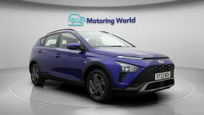Begagnad Hyundai Bayon SE 101 HK (74 kW) 2023 Blå SUV