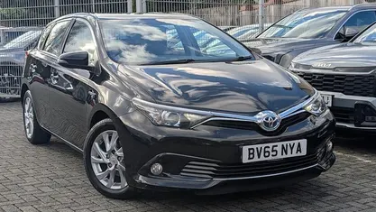 Used Toyota Auris Hybrid Business Edition 136 HP (100 kW) 2016 Hatchback
