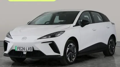 Begagnad MG MG4 EV SE 150 kW (204 HK) 2024 Halvkombi