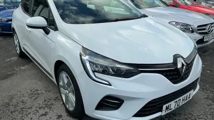 Used Renault Clio Play 101 HP (74 kW) 2020 White Hatchback