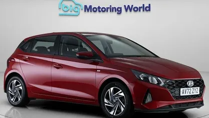 Begagnad Hyundai i20 SE 101 HK (74 kW) 2023 Röd Halvkombi