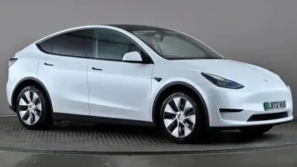 Używany Tesla Model Y Long Range AWD 286 kW (389 KM) 2025 SUV