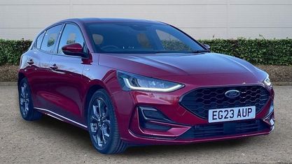Second-hand Ford Focus ST-Line 125 CP (91 kW) 2023 Roșu Hatchback