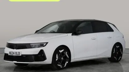Used Vauxhall Astra GSe 224 HP (164 kW) 2023 White Hatchback