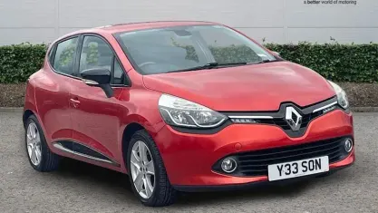 Used Renault Clio Dynamique 90 HP (66 kW) 2015 Red Hatchback