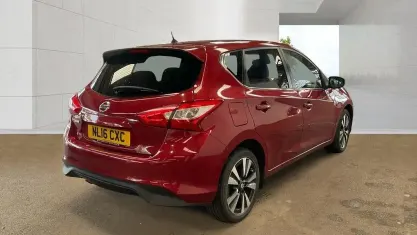 Used Nissan Pulsar N-Connecta 116 HP (85 kW) 2016 Red Hatchback