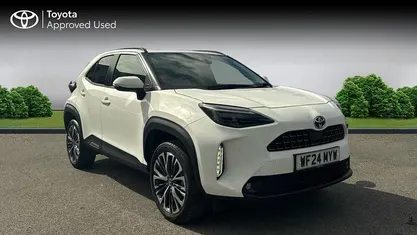 Used Toyota Yaris Hybrid 116 HP (85 kW) 2024 Pure white Estate