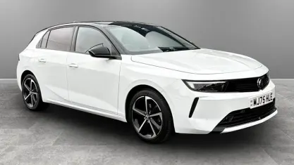 Used Vauxhall Astra 131 HP (96 kW) 2025 White Hatchback