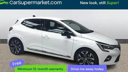Used Renault Clio V Techno 145 HP (106 kW) 2022 White Hatchback
