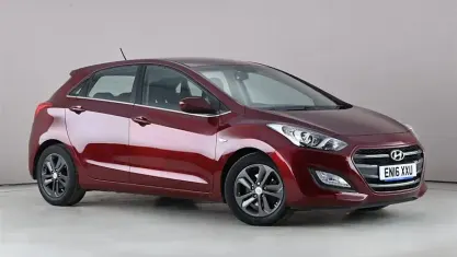 Used Hyundai i30 SE 110 HP (80 kW) 2016 Red Hatchback