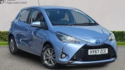 Used Toyota Yaris 101 HP (74 kW) 2017 Blue Hatchback
