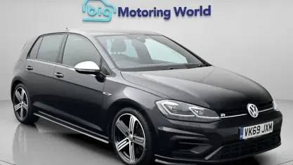 Begagnad VW Golf VII R 300 HK (220 kW) 2019 Svart Halvkombi