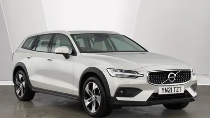 Used Volvo V60 CC Pro 197 HP (144 kW) 2021 Estate