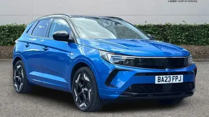 Used Vauxhall Grandland X GSe 300 HP (220 kW) 2023 Blue SUV