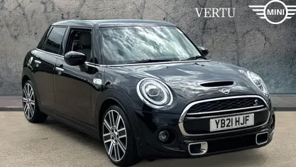 Used Mini Cooper S Exclusive 192 HP (141 kW) 2021 Black Hatchback