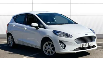 Usado Ford Fiesta Zetec 86 HP (63 kW) 2019 Branco Citadino