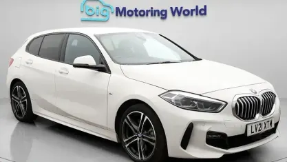 Begagnad BMW 120 M Sport 190 HK (139 kW) 2021 Vit Halvkombi