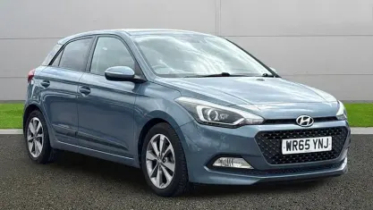 Begagnad Hyundai i20 Premium 84 HK (61 kW) 2015 Blå Halvkombi