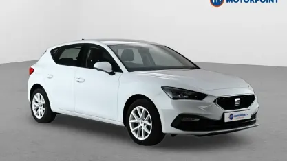 Używany Seat Leon SE 110 KM (80 kW) 2023 Biały Hatchback