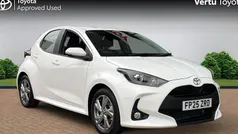 White New 2025 Toyota Yaris Hybrid Hatchback | £20,571 (Fair price)