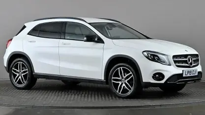 Usado Mercedes GLA180 Urban 122 CV (89 kW) 2019 Blanco SUV
