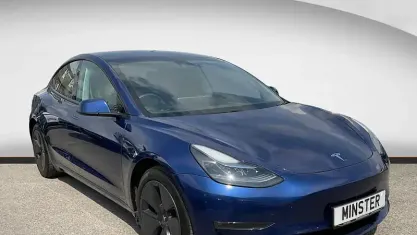 Begagnad Tesla Model 3 Long Range AWD 366 kW (498 HK) 2022 Blå Sedan