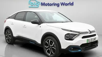 Gebraucht Citroën e-C4 Shine 100 kW (136 PS) 2023 Weiß Kleinwagen