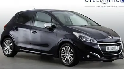 Used Peugeot 208 Signature Sky 82 HP (60 kW) 2019 Hatchback