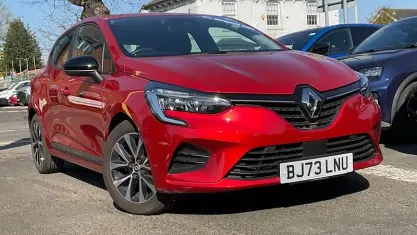 Used Renault Clio Evolution 90 HP (66 kW) 2023 Red Hatchback