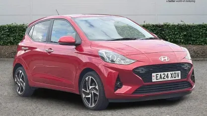 Used Hyundai i10 Premium 63 HP (46 kW) 2024 Red Hatchback