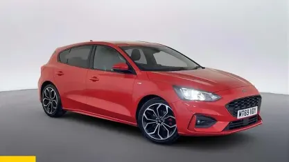 Begagnad Ford Focus ST-Line X 120 HK (88 kW) 2019 Röd Halvkombi