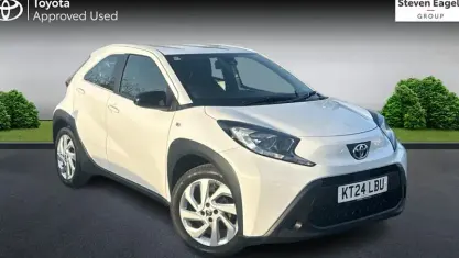 Used Toyota Aygo X PURE 72 HP (52 kW) 2024 White SUV