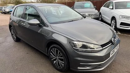 Used 2018 VW Golf VII SE Hatchback | £9,969 (Fair price)