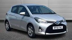 Silver Used 2016 Toyota Yaris Hybrid Hatchback | £12,550 (Fair price)